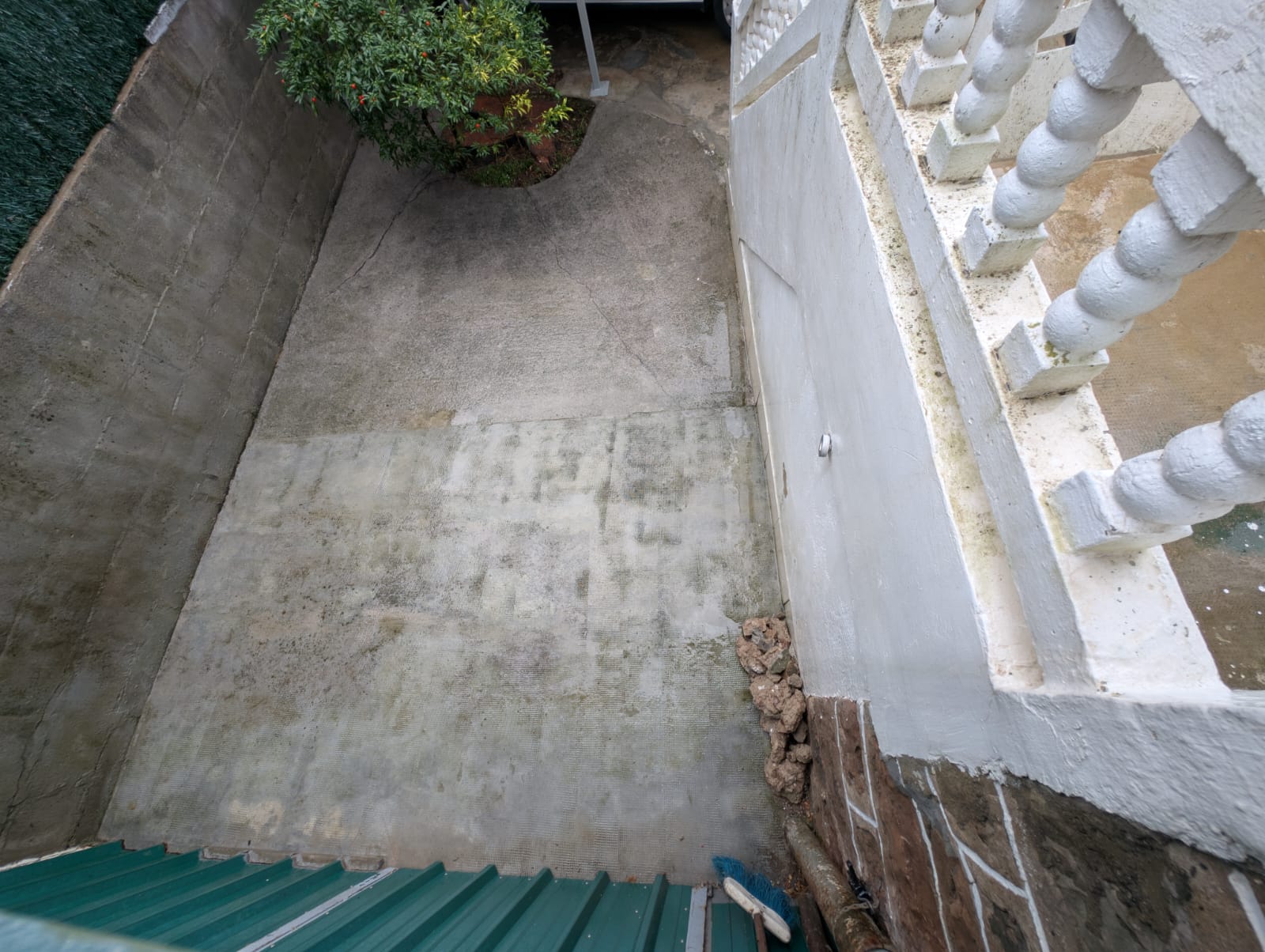 Garageneinfahrt nach der Reinigung