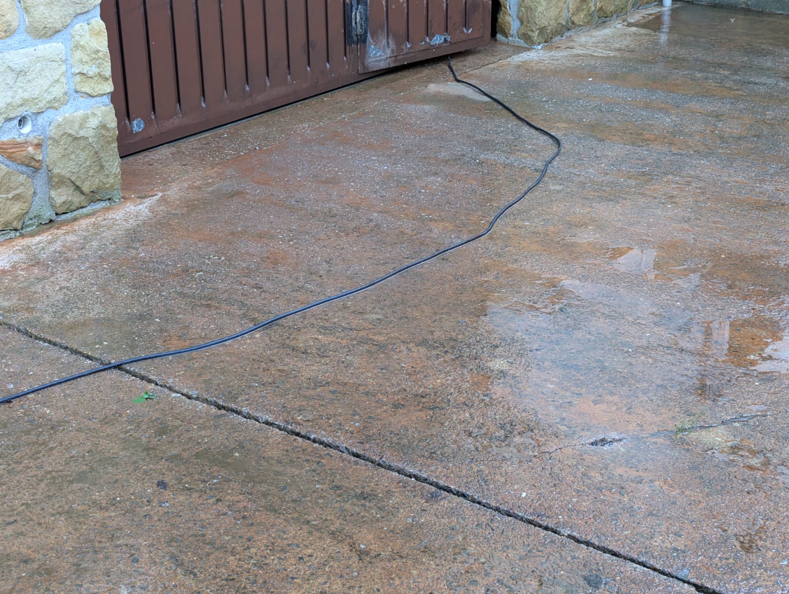 Garageneinfahrt nach der Reinigung