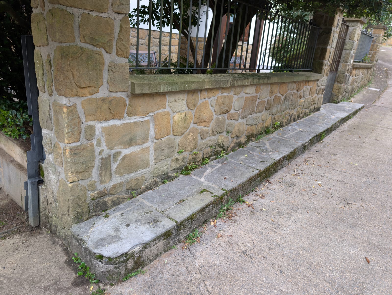 Eingang vor der Reinigung